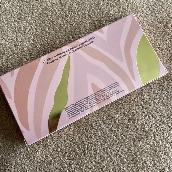 🌟$5 add on🌟Violet Voss Eyeshadow palette - Picture 8 of 8